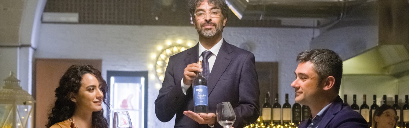 The Strategic Plan Header con immagine e testo