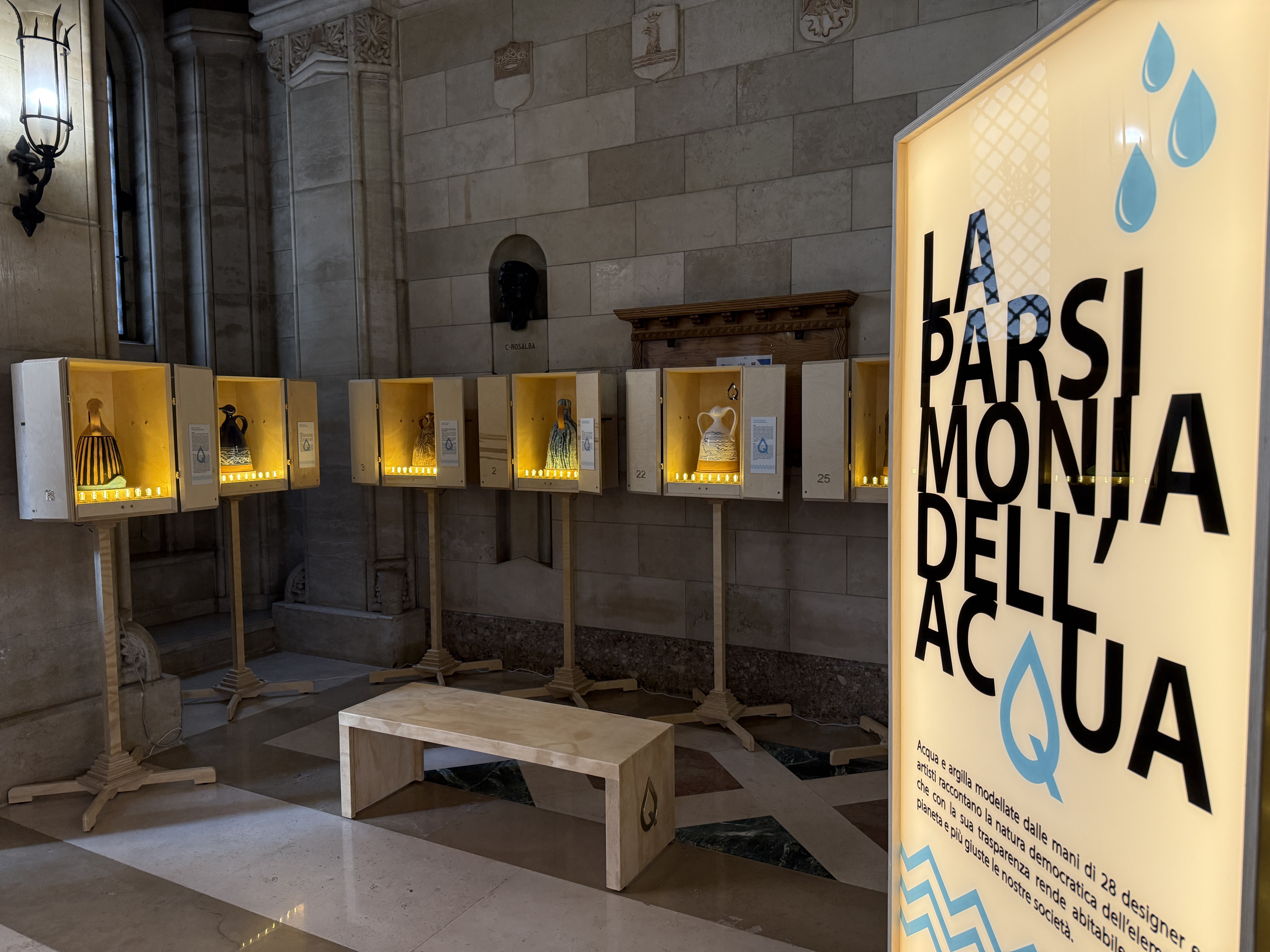 Header con immagine e testo