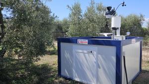 Monitoraggi Atmosfera Acqua per Taranto 1.jpg Foto della cabina di monitoraggio