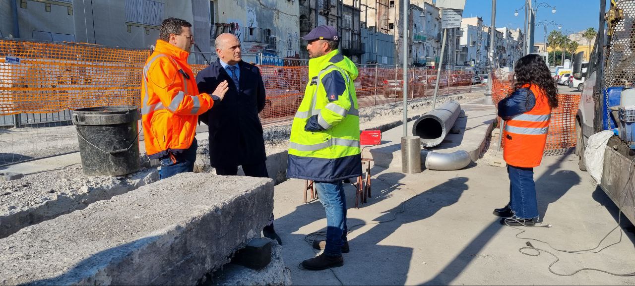 Consigliere Lonoce visita cantiere Taranto