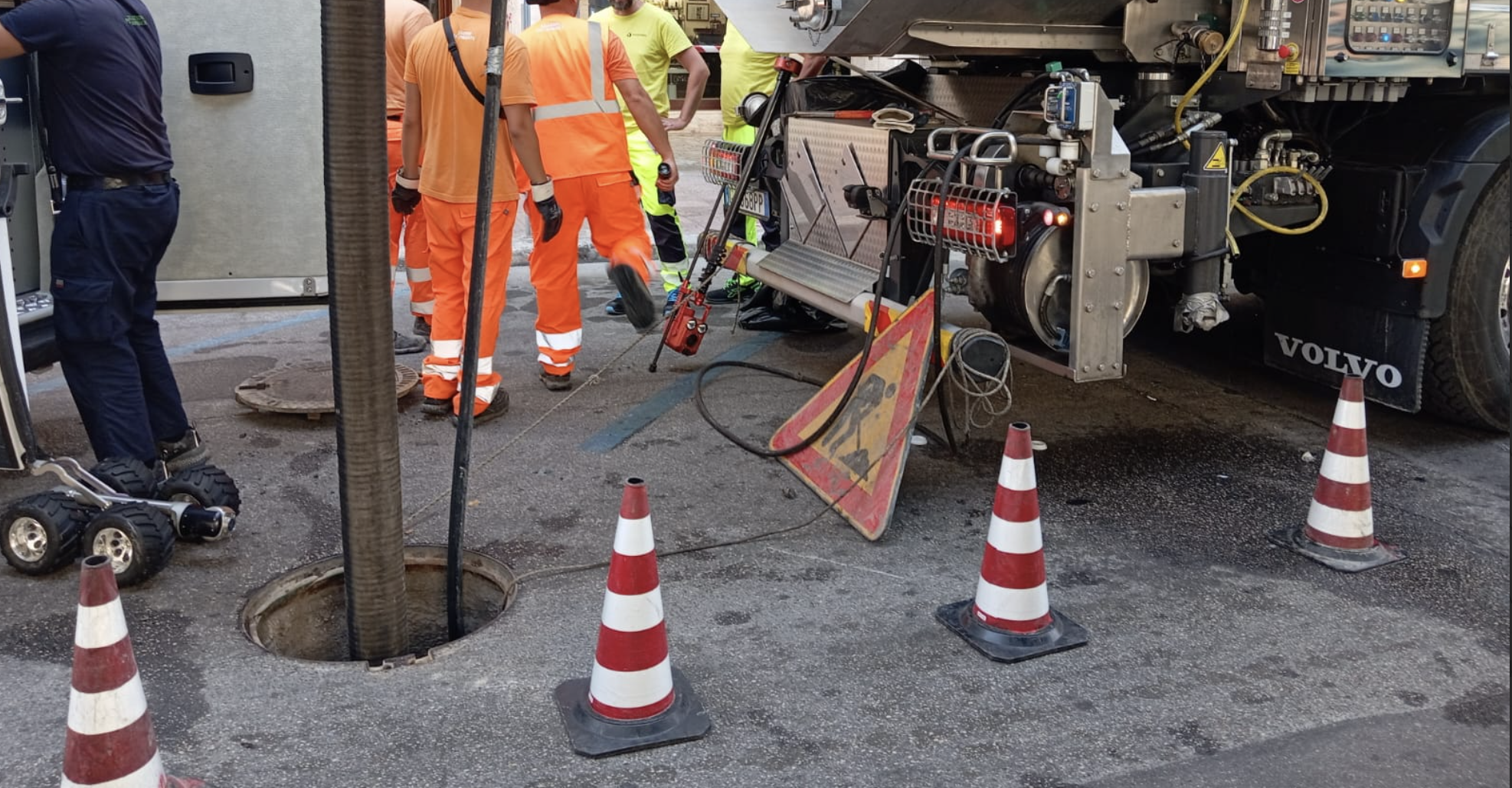 Operai interventi reti idriche e fognarie Taranto