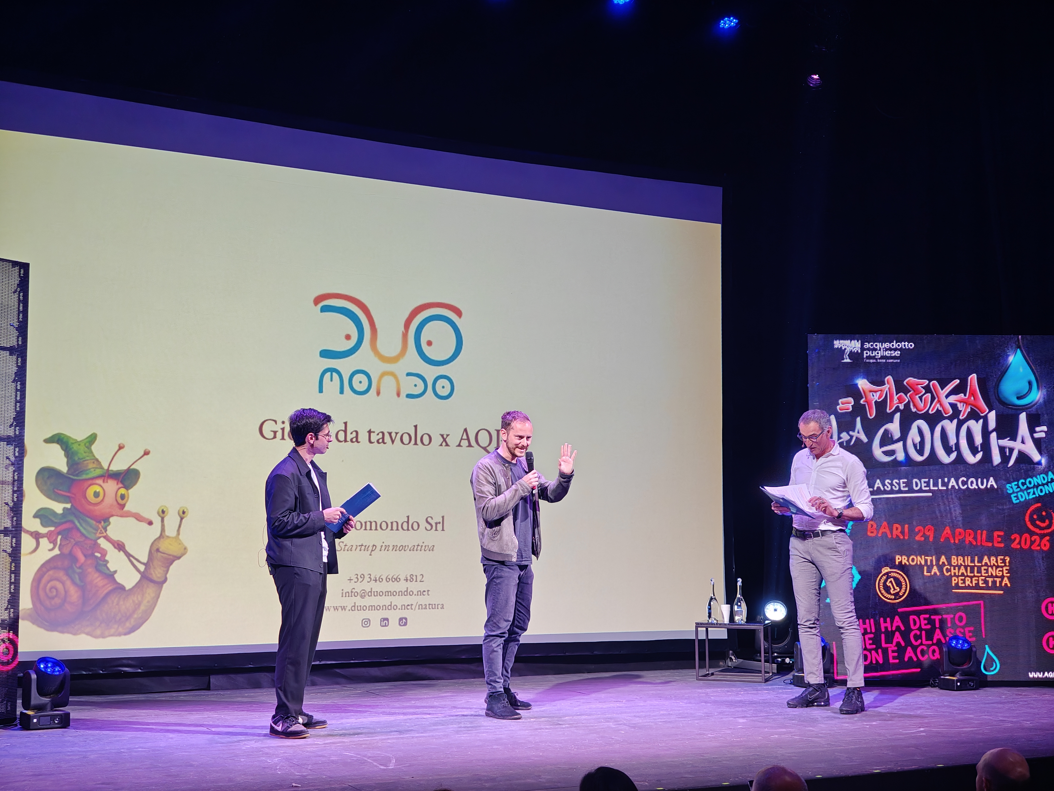 Alcuni ospiti della evento sul palco con Vito Palumbo e Nick Radogna Alcuni ospiti della evento sul palco con Vito Palumbo e Nick Radogna