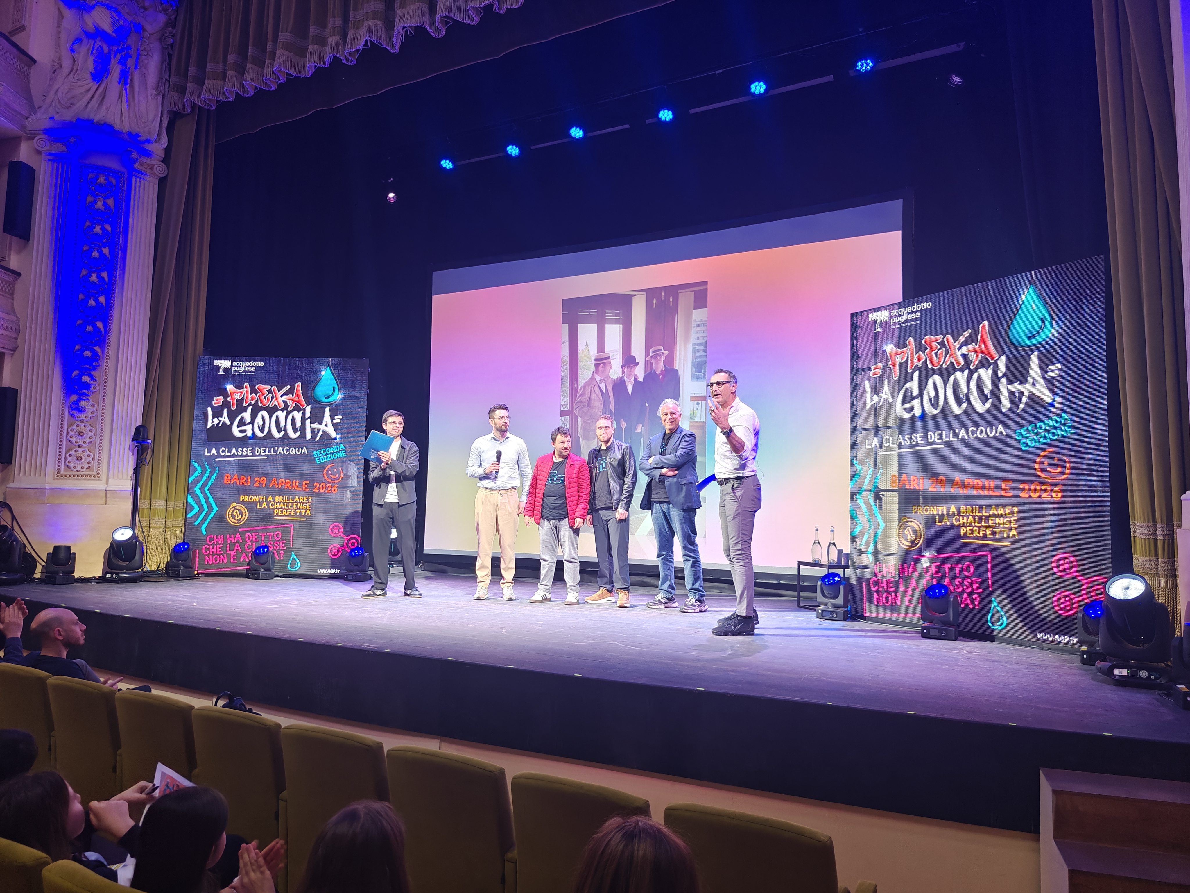Alcuni ospiti della evento sul palco con Vito Palumbo e Nick Radogna Alcuni ospiti della evento sul palco con Vito Palumbo e Nick Radogna