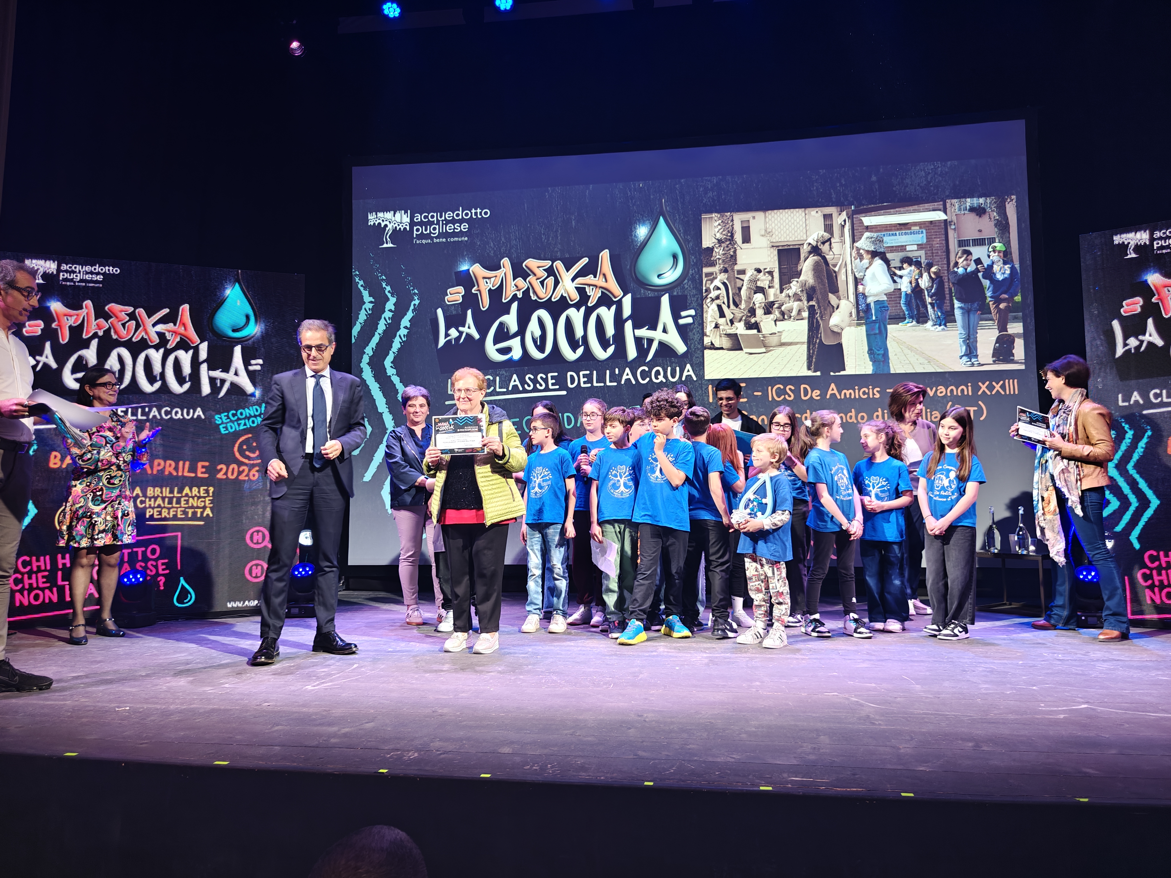 La classe vincitrice del contest durante la premiazione con il nostro Presidente Roberto Venneri La classe vincitrice del contest durante la premiazione con il nostro Presidente Roberto Venneri