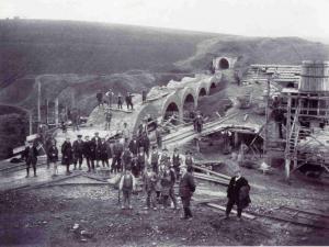 Operai al lavoro - costruzione di uno dei ponti di AQP