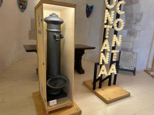 la fontana racconta vieste