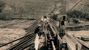 foto storica di acquedotto nei primi del novecento