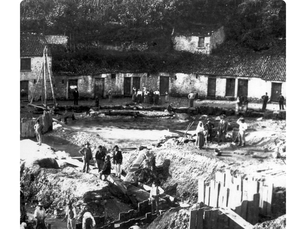 una foto storica della sorgente di caposele